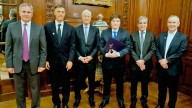 Impactante desembarco de JP Morgan: cóctel en el Colón y reunión con Milei
