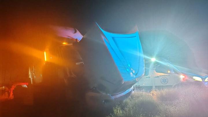 Trailero se salva milagrosamente tras aparatoso accidente en la autopista Monterrey