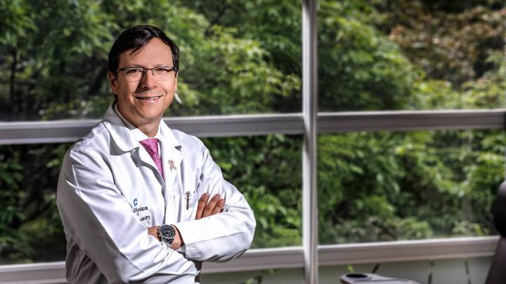 “La mamografía no previene el cáncer, pero sí puede salvar vidas”: oncólogo Juan Carlos Velásquez