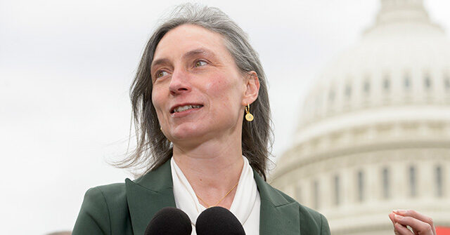 Maxine Dexter Joins Portland Seniors in Socialist Sing