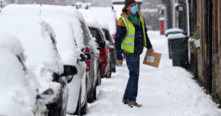 UK snow upgraded to '7cm an hour' with six counties set to be covered