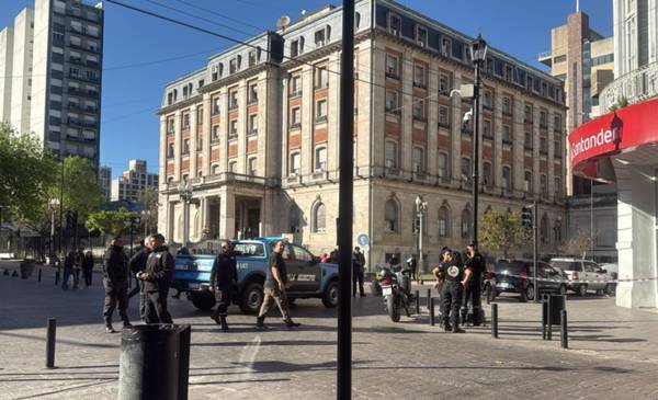 "Mercaptano": la respuesta de Camuzzi por el olor a gas en La Plata, que provocó cortes de calles y evacuaciones