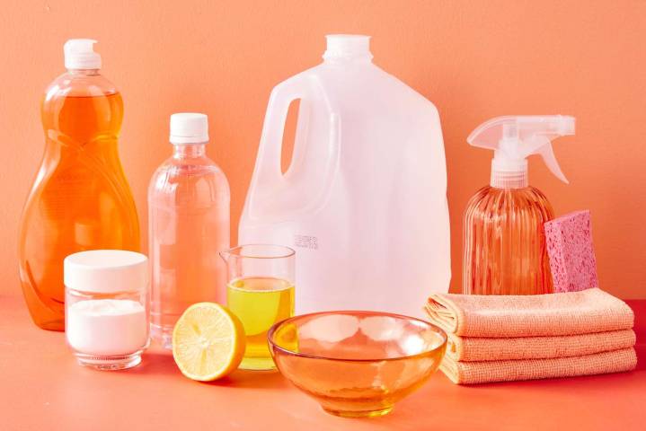 How to Clean Glass Shower Doors So They Sparkle: 2 Ways