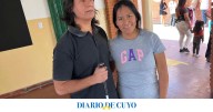 Se quedó ciego hace tres años y fue a votar acompañado por su pareja: lo que sí y lo que no dentro del aula