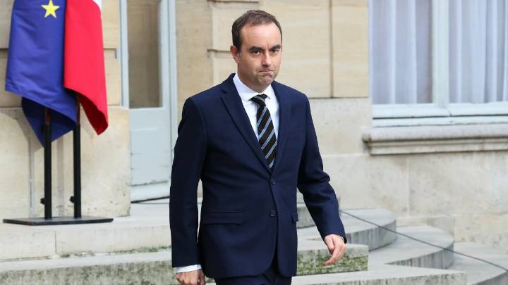 El primer ministro de Francia renuncia tras menos de un mes en el cargo