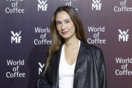 Los mocasines blancos son tendencia según Grace Villareal