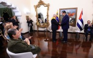 Presidente Maduro confiere máxima distinción Diplomática a Embajador de Cuba