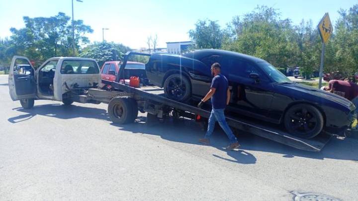 Seguridad Vial retira carros abandonados que obstruían calles