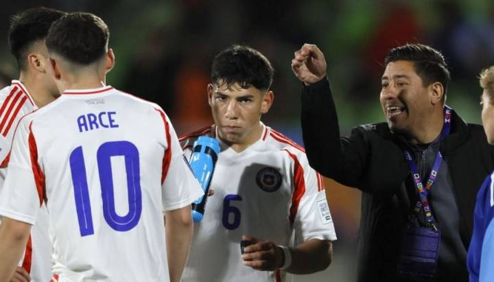 "No están ayudando": El concepto más mencionado por los hinchas en derrota parcial de Chile