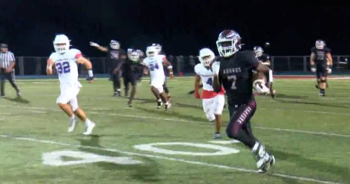 West High beats Marshalltown 45-13 for third straight win