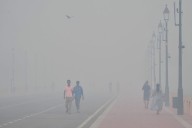 Thick smog blankets New Delhi after Diwali fireworks, pushing air quality to hazardous levels