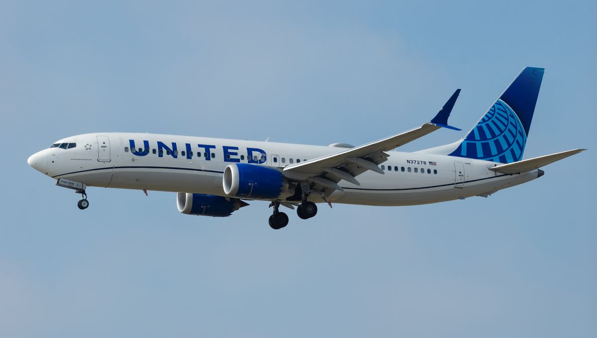 United Airlines Flight Diverted Due To Cracked Windshield – What Are The Chances It Was Caused By Space Debris?