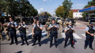 DHS dice que agentes en Chicago dispararon a conductora que “embistió el vehículo de las fuerzas del orden”