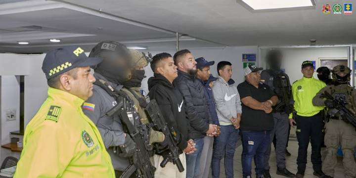 Petro destaca golpe de la Fiscalía contra red de lavado del ELN: “La justicia cojea pero llega”