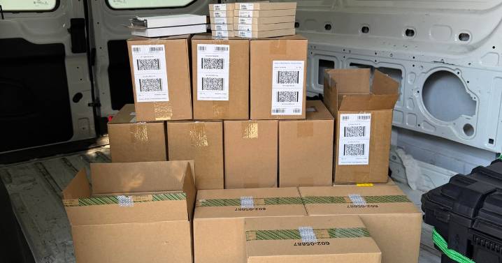 LA police seize $200,000 worth of Apple products during traffic stop