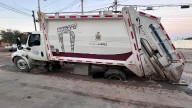 Cayó camión recolector de basura en mega socavón en el Km 20