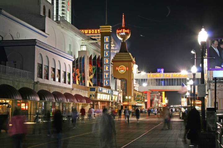 Ghost tour haunts Atlantic City boardwalk with tales from casinos to legends
