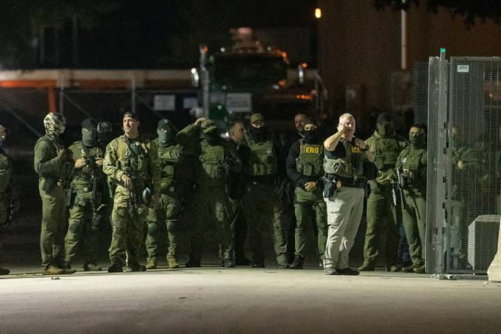 Judge wants immigration agents in Chicago area to wear body cameras after clashes with public