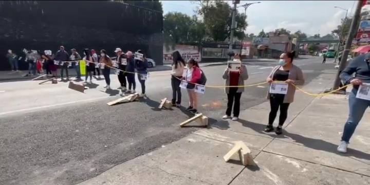 Bloquean avenida Chimalcoyotl en Tlalpan en protesta por desaparición de una joven en el sur de la CDMX