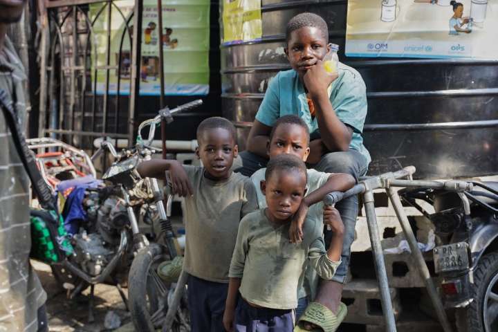 Reporta Unicef unos 680 mil niños forzados a huir por la violencia en Haití