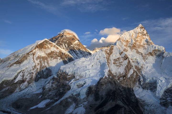 Rescue underway for around 1,000 climbers stranded on Tibetan sid...