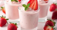 Postre frío de frutillas sin TACC y sin horno: la receta fácil para aprovechar la fruta de temporada 