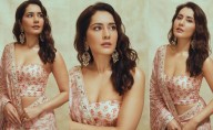 HOT: Evergreen Raashi's Radiant Look
