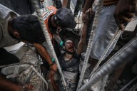 Israel bombardea de nuevo Gaza tras causar más de cien muertos, entre ellos 46 niños, en la mayor masacre israelí del alto el fuego