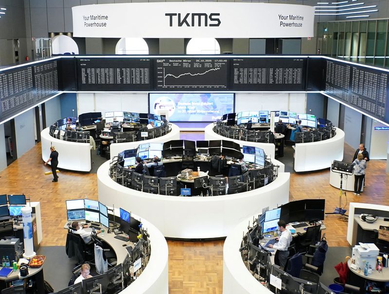 Stocks mostly flat after upbeat earnings; gold drops, yen weakens