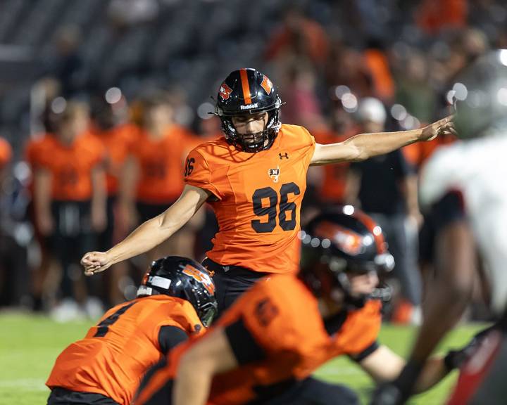 Bryant's 55-yard field goal lifts Bucs to win over Thompson