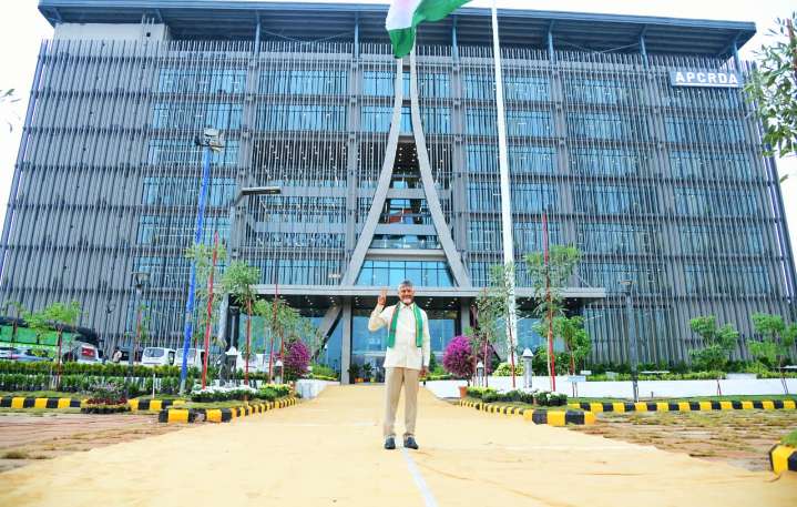 APCRDA building in Amaravati costs Rs 11,000 per sft?