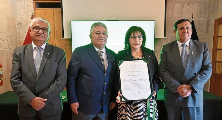 Universidad Católica de Santa María: Reconocimiento para Diario Correo