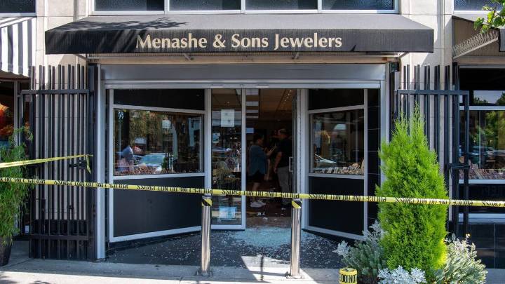 Man arrested in West Seattle jewelry store heist