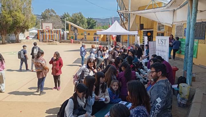 Seremi de Salud de Valparaíso certifica a monitores para el bienestar humano, animal y ambiental en Laguna Verde