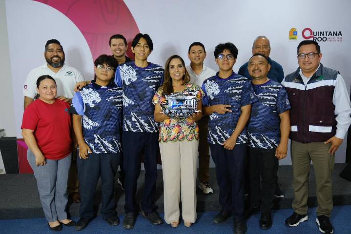 Respalda Mara Lezama a estudiantes quintanarroenses que competirán en la World Robot Olympiad 2025 en Panamá