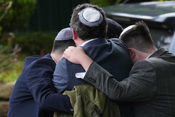 Christians pray for Jewish community after Manchester attack