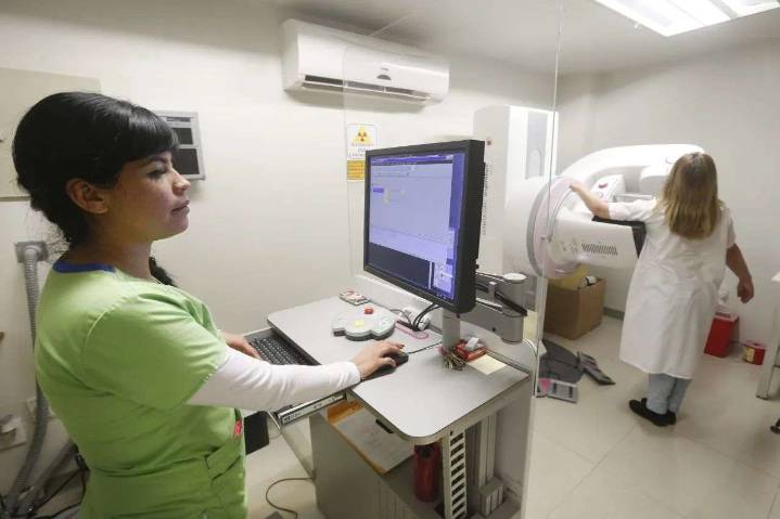 Llaman a reforzar la autoexploración y revisiones contra el cáncer de mama