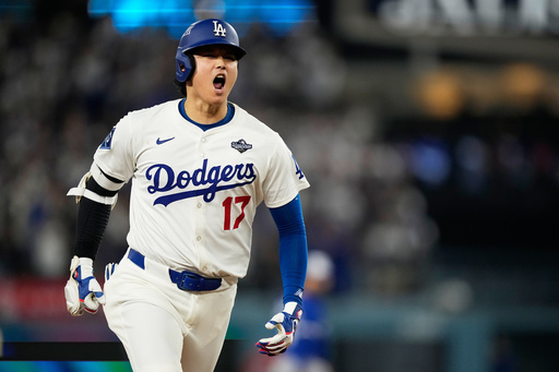 Ohtani batea dos jonrones y empata récord con cuatro extrabases en el Juego 3 de la Serie Mundial