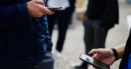 Eugene 4J School Board approves new policy banning personal electronic devices