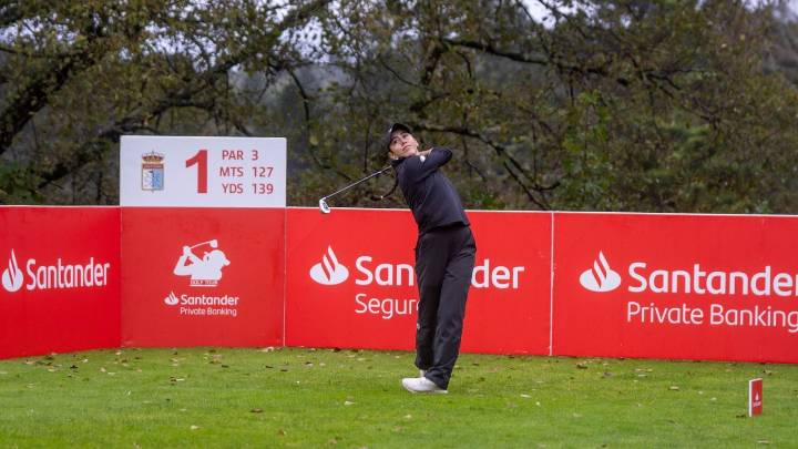La niebla se lleva el protagonismo en el Santander Golf Tour La Coruña