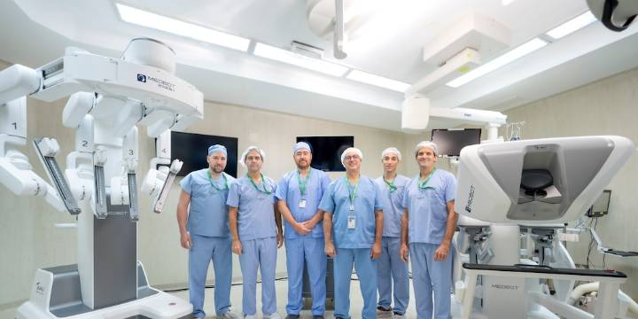 Expertos en Argentina incorporaron un robot quirúrgico para realizar cirugías: cómo funciona