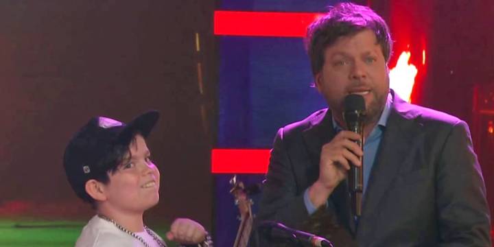 Guido Kaczka recibió un fuerte reclamo en vivo en Buenas noches Familia: “No suena el bajo”