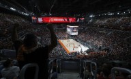 El Valencia no venderá entradas para la visita del Hapoel y estudia cómo jugar el partido