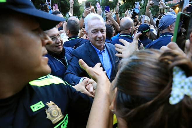 Del fallo condenatorio a la absolución: así giró el caso de Álvaro Uribe