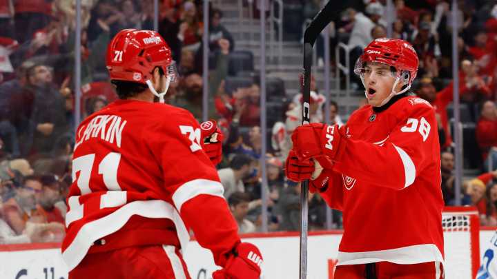 Detroit Red Wings pull off epic rally to beat St. Louis Blues, 6