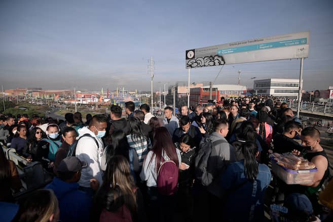 Protestas en Bogotá hoy: cinco estaciones de la Av. NQS continúan sin operar
