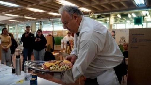 Autoridades de mesa con suerte: picada en Palermo y viandas dulces en Chubut durante la jornada electoral