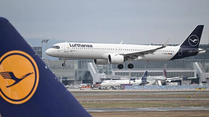 Man charged after stabbing teens with fork on Lufthansa flight