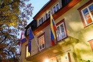 Anuncia Venezuela cierre de embajadas en Noruega y Australia