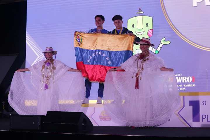 Venezuela conquista medalla de plata en el WRO Open Championship Américas 2025 en Panamá